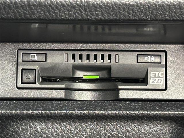 ヴォクシー ＺＳ　煌　禁煙車　純正１０型メモリナビ　１２．１型フリップダウンモニター　両側パワースライドドア　トヨタセーフティセンス　バックカメラ　フルセグＴＶ　Ｂｌｕｅｔｏｏｔｈ　革巻きステアリング　クルーズコントロール（10枚目）