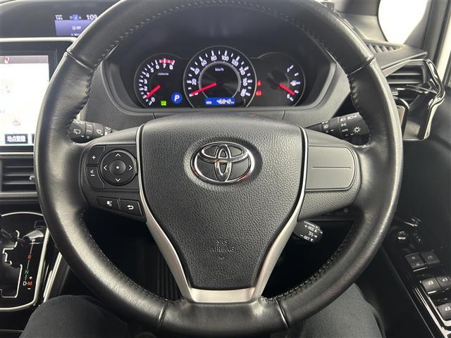 ヴォクシー ＺＳ　煌　禁煙車　純正１０型メモリナビ　１２．１型フリップダウンモニター　両側パワースライドドア　トヨタセーフティセンス　バックカメラ　フルセグＴＶ　Ｂｌｕｅｔｏｏｔｈ　革巻きステアリング　クルーズコントロール（11枚目）