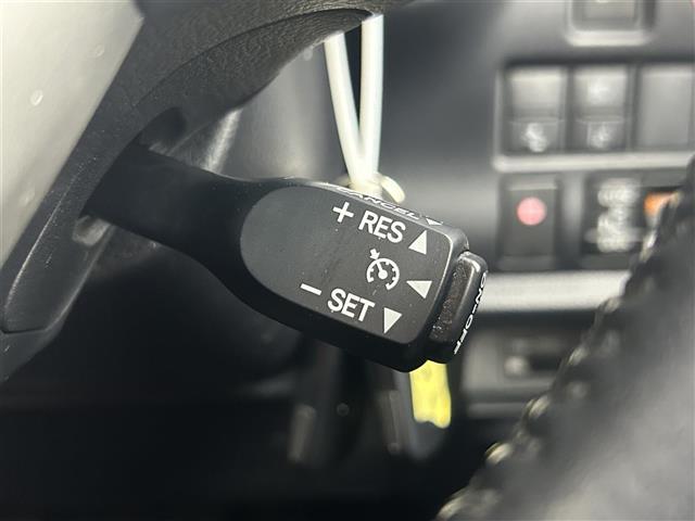 ヴォクシー ＺＳ　煌　禁煙車　純正１０型メモリナビ　１２．１型フリップダウンモニター　両側パワースライドドア　トヨタセーフティセンス　バックカメラ　フルセグＴＶ　Ｂｌｕｅｔｏｏｔｈ　革巻きステアリング　クルーズコントロール（14枚目）