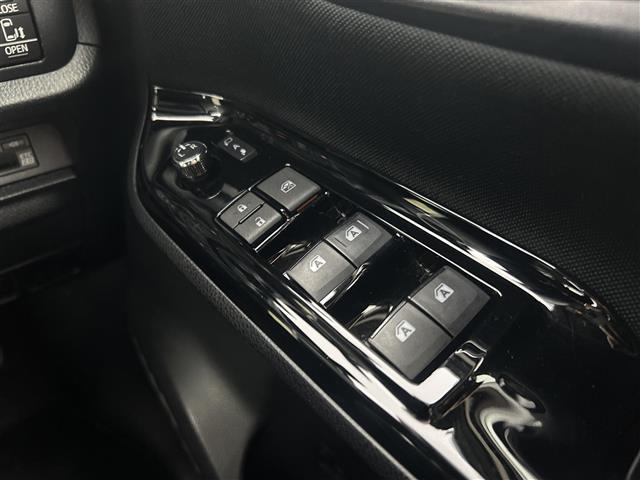 ヴォクシー ＺＳ　煌　禁煙車　純正１０型メモリナビ　１２．１型フリップダウンモニター　両側パワースライドドア　トヨタセーフティセンス　バックカメラ　フルセグＴＶ　Ｂｌｕｅｔｏｏｔｈ　革巻きステアリング　クルーズコントロール（17枚目）
