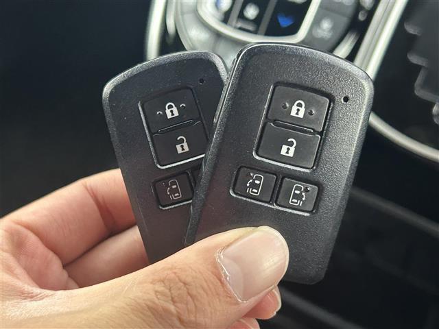 ヴォクシー ＺＳ　煌　禁煙車　純正１０型メモリナビ　１２．１型フリップダウンモニター　両側パワースライドドア　トヨタセーフティセンス　バックカメラ　フルセグＴＶ　Ｂｌｕｅｔｏｏｔｈ　革巻きステアリング　クルーズコントロール（19枚目）
