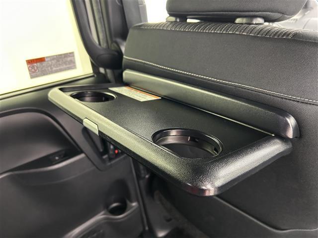 ヴォクシー ＺＳ　煌　禁煙車　純正１０型メモリナビ　１２．１型フリップダウンモニター　両側パワースライドドア　トヨタセーフティセンス　バックカメラ　フルセグＴＶ　Ｂｌｕｅｔｏｏｔｈ　革巻きステアリング　クルーズコントロール（20枚目）