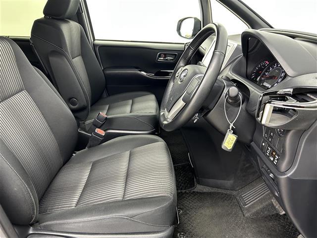 ヴォクシー ＺＳ　煌　禁煙車　純正１０型メモリナビ　１２．１型フリップダウンモニター　両側パワースライドドア　トヨタセーフティセンス　バックカメラ　フルセグＴＶ　Ｂｌｕｅｔｏｏｔｈ　革巻きステアリング　クルーズコントロール（22枚目）