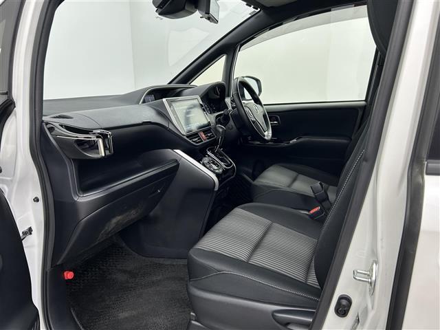 ヴォクシー ＺＳ　煌　禁煙車　純正１０型メモリナビ　１２．１型フリップダウンモニター　両側パワースライドドア　トヨタセーフティセンス　バックカメラ　フルセグＴＶ　Ｂｌｕｅｔｏｏｔｈ　革巻きステアリング　クルーズコントロール（24枚目）