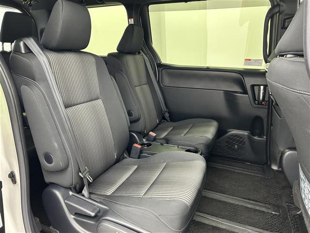 ヴォクシー ＺＳ　煌　禁煙車　純正１０型メモリナビ　１２．１型フリップダウンモニター　両側パワースライドドア　トヨタセーフティセンス　バックカメラ　フルセグＴＶ　Ｂｌｕｅｔｏｏｔｈ　革巻きステアリング　クルーズコントロール（26枚目）