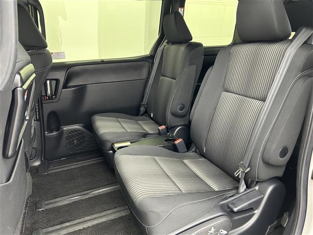 ヴォクシー ＺＳ　煌　禁煙車　純正１０型メモリナビ　１２．１型フリップダウンモニター　両側パワースライドドア　トヨタセーフティセンス　バックカメラ　フルセグＴＶ　Ｂｌｕｅｔｏｏｔｈ　革巻きステアリング　クルーズコントロール（27枚目）