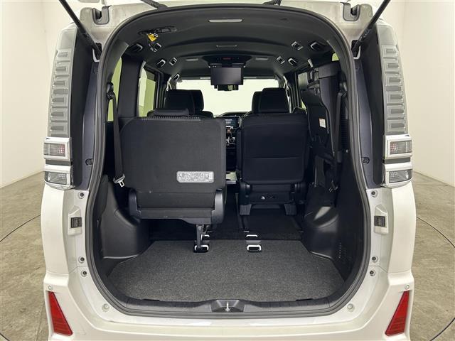 ヴォクシー ＺＳ　煌　禁煙車　純正１０型メモリナビ　１２．１型フリップダウンモニター　両側パワースライドドア　トヨタセーフティセンス　バックカメラ　フルセグＴＶ　Ｂｌｕｅｔｏｏｔｈ　革巻きステアリング　クルーズコントロール（31枚目）