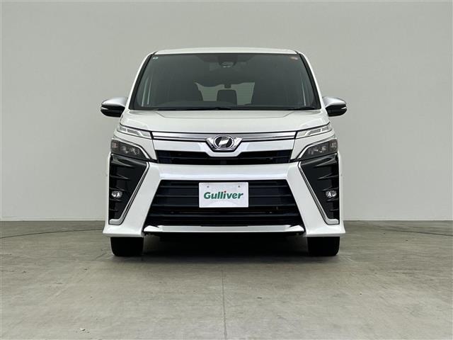 ヴォクシー ＺＳ　煌　禁煙車　純正１０型メモリナビ　１２．１型フリップダウンモニター　両側パワースライドドア　トヨタセーフティセンス　バックカメラ　フルセグＴＶ　Ｂｌｕｅｔｏｏｔｈ　革巻きステアリング　クルーズコントロール（35枚目）