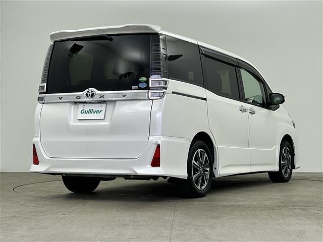 ヴォクシー ＺＳ　煌　禁煙車　純正１０型メモリナビ　１２．１型フリップダウンモニター　両側パワースライドドア　トヨタセーフティセンス　バックカメラ　フルセグＴＶ　Ｂｌｕｅｔｏｏｔｈ　革巻きステアリング　クルーズコントロール（40枚目）