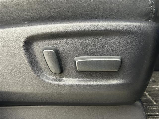 アルファードハイブリッド ＳＲ　禁煙車　純正９型メモリナビ　福祉車両　サイドリフトアップチルトシート　１２．１型フリップダウンモニター　両側パワースライドドア　デジタルインナーミラー　トヨタセーフティセンス　レザーシート（12枚目）