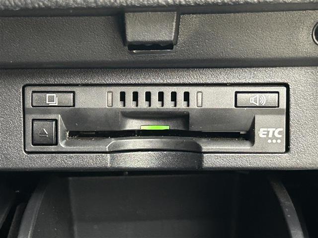 アルファードハイブリッド ＳＲ　禁煙車　純正９型メモリナビ　福祉車両　サイドリフトアップチルトシート　１２．１型フリップダウンモニター　両側パワースライドドア　デジタルインナーミラー　トヨタセーフティセンス　レザーシート（14枚目）