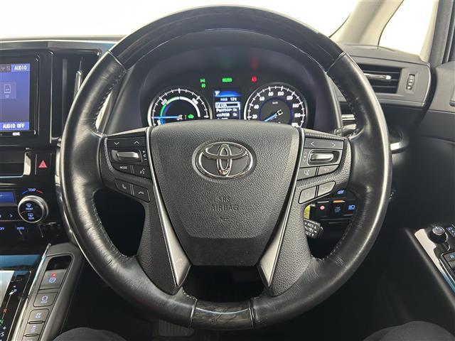 アルファードハイブリッド ＳＲ　禁煙車　純正９型メモリナビ　福祉車両　サイドリフトアップチルトシート　１２．１型フリップダウンモニター　両側パワースライドドア　デジタルインナーミラー　トヨタセーフティセンス　レザーシート（15枚目）