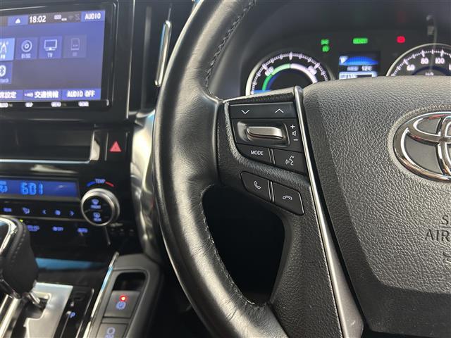 アルファードハイブリッド ＳＲ　禁煙車　純正９型メモリナビ　福祉車両　サイドリフトアップチルトシート　１２．１型フリップダウンモニター　両側パワースライドドア　デジタルインナーミラー　トヨタセーフティセンス　レザーシート（16枚目）