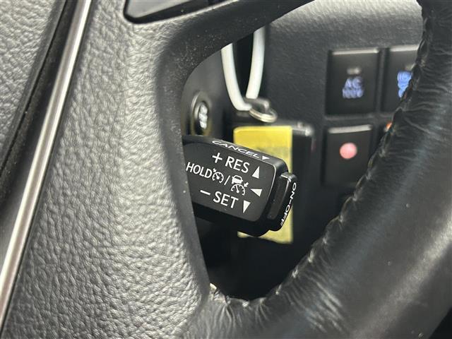 アルファードハイブリッド ＳＲ　禁煙車　純正９型メモリナビ　福祉車両　サイドリフトアップチルトシート　１２．１型フリップダウンモニター　両側パワースライドドア　デジタルインナーミラー　トヨタセーフティセンス　レザーシート（18枚目）