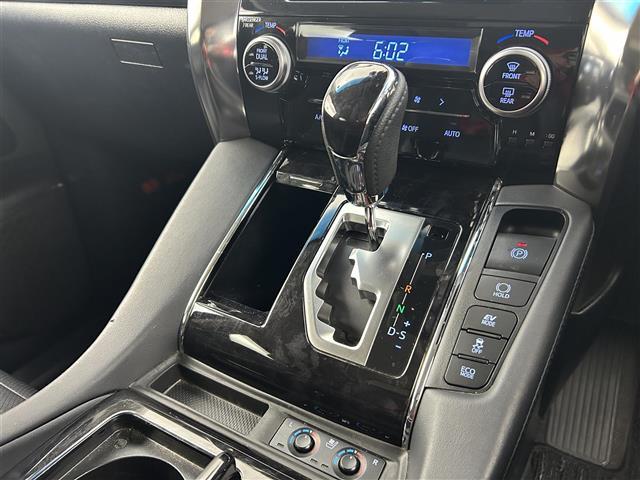 アルファードハイブリッド ＳＲ　禁煙車　純正９型メモリナビ　福祉車両　サイドリフトアップチルトシート　１２．１型フリップダウンモニター　両側パワースライドドア　デジタルインナーミラー　トヨタセーフティセンス　レザーシート（20枚目）