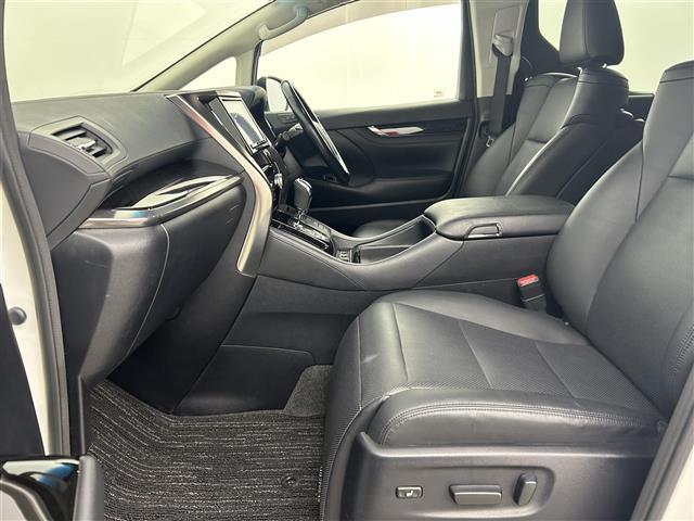 アルファードハイブリッド ＳＲ　禁煙車　純正９型メモリナビ　福祉車両　サイドリフトアップチルトシート　１２．１型フリップダウンモニター　両側パワースライドドア　デジタルインナーミラー　トヨタセーフティセンス　レザーシート（23枚目）