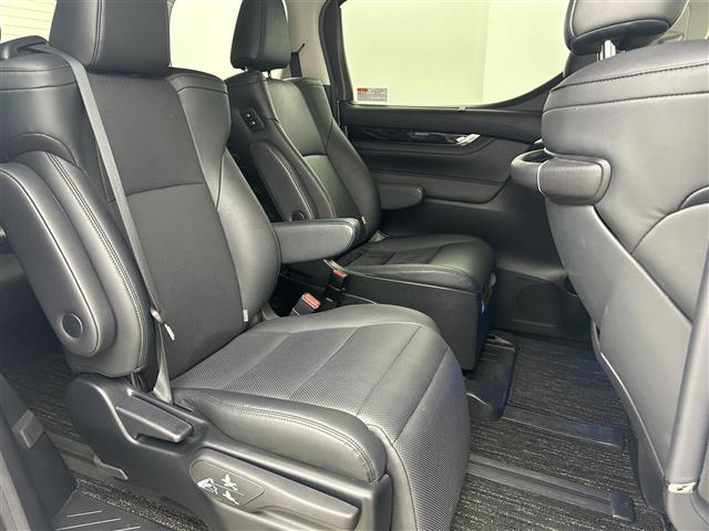 アルファードハイブリッド ＳＲ　禁煙車　純正９型メモリナビ　福祉車両　サイドリフトアップチルトシート　１２．１型フリップダウンモニター　両側パワースライドドア　デジタルインナーミラー　トヨタセーフティセンス　レザーシート（25枚目）