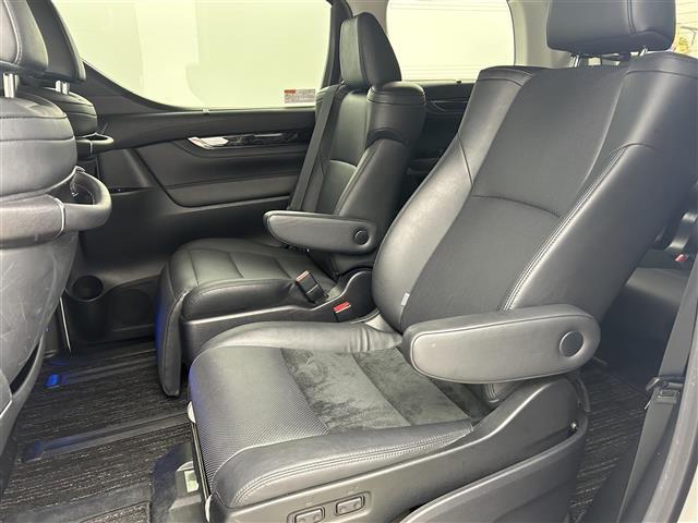 アルファードハイブリッド ＳＲ　禁煙車　純正９型メモリナビ　福祉車両　サイドリフトアップチルトシート　１２．１型フリップダウンモニター　両側パワースライドドア　デジタルインナーミラー　トヨタセーフティセンス　レザーシート（26枚目）