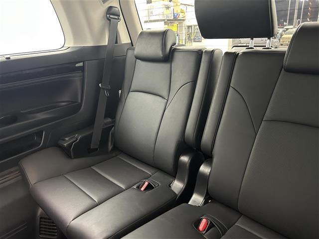 アルファードハイブリッド ＳＲ　禁煙車　純正９型メモリナビ　福祉車両　サイドリフトアップチルトシート　１２．１型フリップダウンモニター　両側パワースライドドア　デジタルインナーミラー　トヨタセーフティセンス　レザーシート（29枚目）