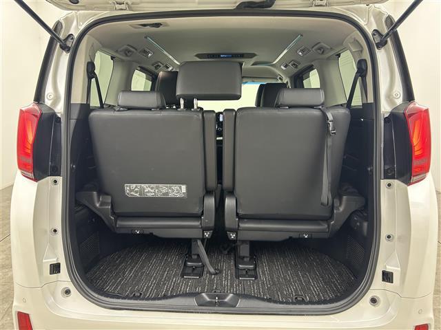 アルファードハイブリッド ＳＲ　禁煙車　純正９型メモリナビ　福祉車両　サイドリフトアップチルトシート　１２．１型フリップダウンモニター　両側パワースライドドア　デジタルインナーミラー　トヨタセーフティセンス　レザーシート（30枚目）