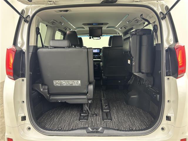 アルファードハイブリッド ＳＲ　禁煙車　純正９型メモリナビ　福祉車両　サイドリフトアップチルトシート　１２．１型フリップダウンモニター　両側パワースライドドア　デジタルインナーミラー　トヨタセーフティセンス　レザーシート（31枚目）