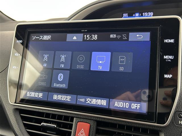 ヴォクシー ＺＳ　煌ＩＩＩ　禁煙車　純正１０型メモリナビ　フリップダウンモニター　両側パワースライドドア　クルーズコントロール　ハーフレザーシート　フルセグＴＶ　Ｂｌｕｅｔｏｏｔｈ　バックカメラ　革巻きステアリング　ＥＴＣ（4枚目）