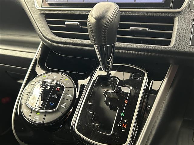 ヴォクシー ＺＳ　煌ＩＩＩ　禁煙車　純正１０型メモリナビ　フリップダウンモニター　両側パワースライドドア　クルーズコントロール　ハーフレザーシート　フルセグＴＶ　Ｂｌｕｅｔｏｏｔｈ　バックカメラ　革巻きステアリング　ＥＴＣ（15枚目）