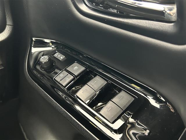 ヴォクシー ＺＳ　煌ＩＩＩ　禁煙車　純正１０型メモリナビ　フリップダウンモニター　両側パワースライドドア　クルーズコントロール　ハーフレザーシート　フルセグＴＶ　Ｂｌｕｅｔｏｏｔｈ　バックカメラ　革巻きステアリング　ＥＴＣ（17枚目）