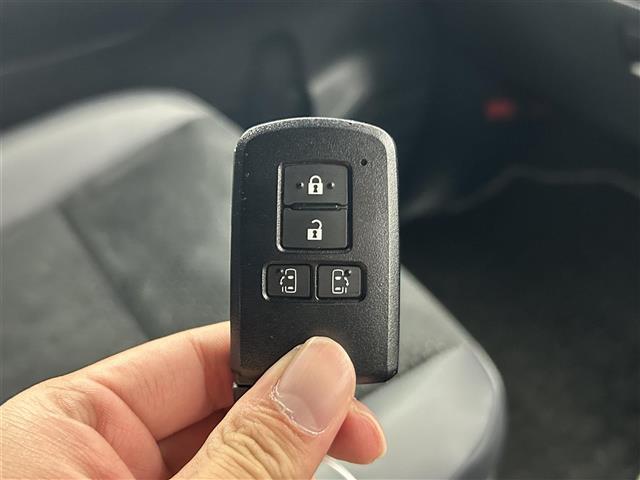 ヴォクシー ＺＳ　煌ＩＩＩ　禁煙車　純正１０型メモリナビ　フリップダウンモニター　両側パワースライドドア　クルーズコントロール　ハーフレザーシート　フルセグＴＶ　Ｂｌｕｅｔｏｏｔｈ　バックカメラ　革巻きステアリング　ＥＴＣ（19枚目）