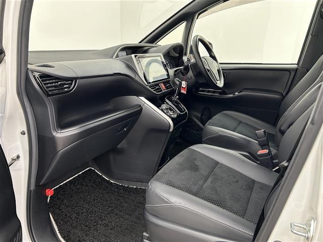 ヴォクシー ＺＳ　煌ＩＩＩ　禁煙車　純正１０型メモリナビ　フリップダウンモニター　両側パワースライドドア　クルーズコントロール　ハーフレザーシート　フルセグＴＶ　Ｂｌｕｅｔｏｏｔｈ　バックカメラ　革巻きステアリング　ＥＴＣ（25枚目）