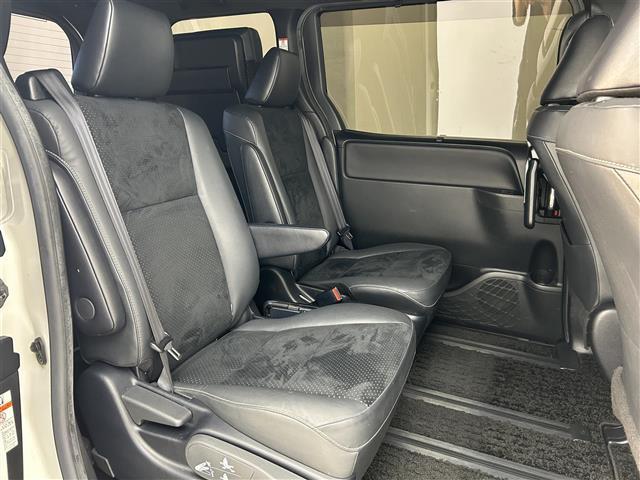 ヴォクシー ＺＳ　煌ＩＩＩ　禁煙車　純正１０型メモリナビ　フリップダウンモニター　両側パワースライドドア　クルーズコントロール　ハーフレザーシート　フルセグＴＶ　Ｂｌｕｅｔｏｏｔｈ　バックカメラ　革巻きステアリング　ＥＴＣ（26枚目）