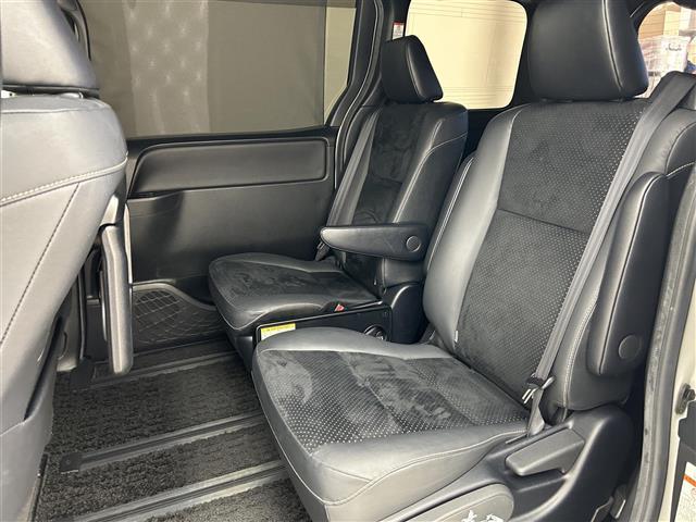 ヴォクシー ＺＳ　煌ＩＩＩ　禁煙車　純正１０型メモリナビ　フリップダウンモニター　両側パワースライドドア　クルーズコントロール　ハーフレザーシート　フルセグＴＶ　Ｂｌｕｅｔｏｏｔｈ　バックカメラ　革巻きステアリング　ＥＴＣ（28枚目）