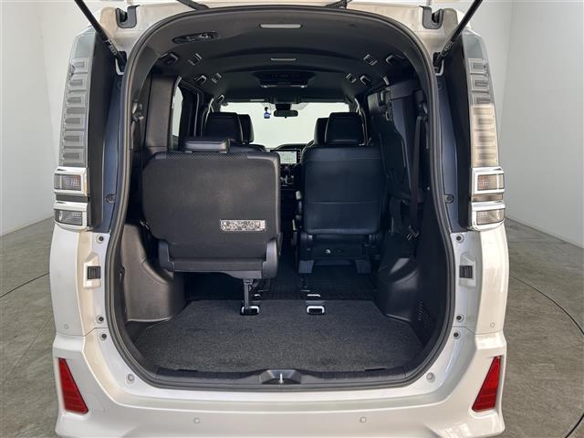 ヴォクシー ＺＳ　煌ＩＩＩ　禁煙車　純正１０型メモリナビ　フリップダウンモニター　両側パワースライドドア　クルーズコントロール　ハーフレザーシート　フルセグＴＶ　Ｂｌｕｅｔｏｏｔｈ　バックカメラ　革巻きステアリング　ＥＴＣ（31枚目）