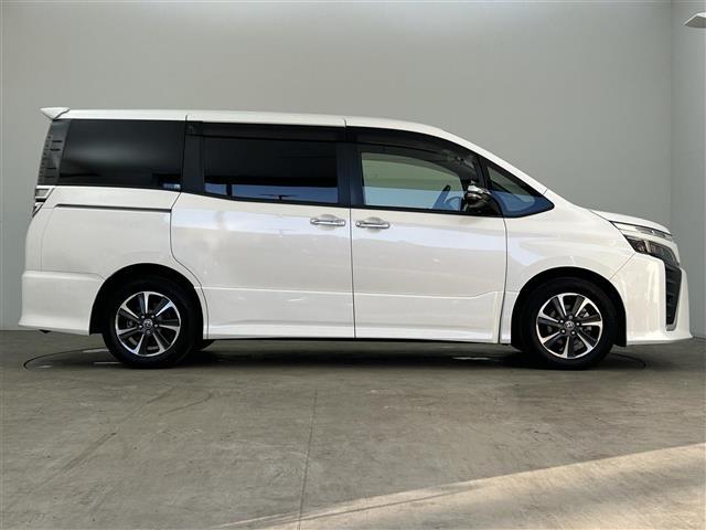 ヴォクシー ＺＳ　煌ＩＩＩ　禁煙車　純正１０型メモリナビ　フリップダウンモニター　両側パワースライドドア　クルーズコントロール　ハーフレザーシート　フルセグＴＶ　Ｂｌｕｅｔｏｏｔｈ　バックカメラ　革巻きステアリング　ＥＴＣ（41枚目）