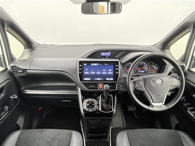 ヴォクシー ＺＳ　煌ＩＩＩ　禁煙車　純正１０型メモリナビ　ワンオーナー　両側パワースライドドア　クルーズコントロール　ハーフレザーシート　フルセグＴＶ　Ｂｌｕｅｔｏｏｔｈ　バックカメラ　革巻きステアリング　ビルトインＥＴＣ（2枚目）