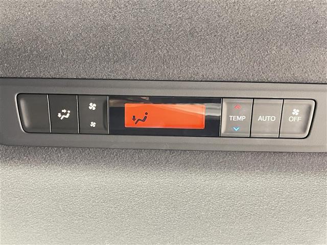 ヴォクシー ＺＳ　煌ＩＩＩ　禁煙車　純正１０型メモリナビ　ワンオーナー　両側パワースライドドア　クルーズコントロール　ハーフレザーシート　フルセグＴＶ　Ｂｌｕｅｔｏｏｔｈ　バックカメラ　革巻きステアリング　ビルトインＥＴＣ（8枚目）