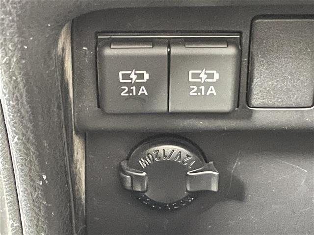 ヴォクシー ＺＳ　煌ＩＩＩ　禁煙車　純正１０型メモリナビ　ワンオーナー　両側パワースライドドア　クルーズコントロール　ハーフレザーシート　フルセグＴＶ　Ｂｌｕｅｔｏｏｔｈ　バックカメラ　革巻きステアリング　ビルトインＥＴＣ（13枚目）