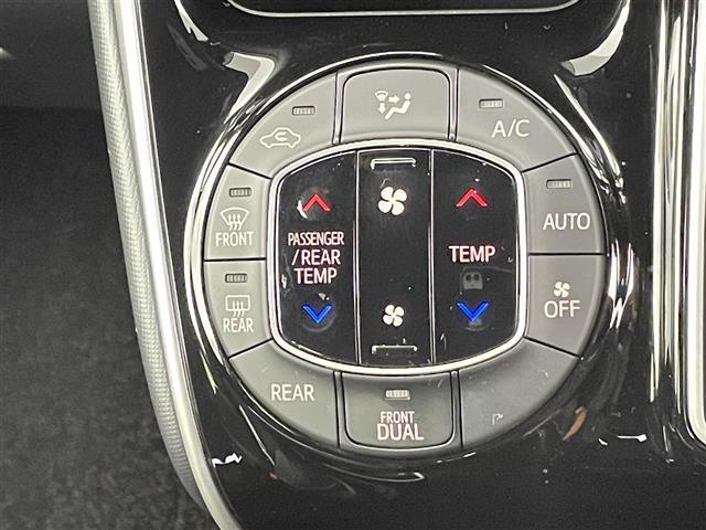 ヴォクシー ZS 煌III 禁煙車 純正9型メモリナビ ワンオーナー トヨタセーフティセンス クルーズコントロール 両側パワースライドドア バックカメラ ハーフレザーシート Bluetooth フルセグTV クリアランスソナー(6枚目)