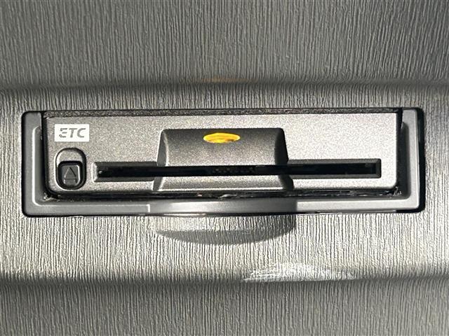 プリウス S 禁煙車 純正オーディオ CD AUX ビルトインETC ステアリングスイッチ 社外フロアマット 純正ドアバイザー 純正15インチAW オートライト ヘッドライトレベライザー プッシュスタート スペア(5枚目)