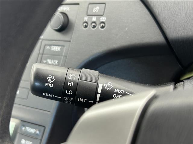 プリウス S 禁煙車 純正オーディオ CD AUX ビルトインETC ステアリングスイッチ 社外フロアマット 純正ドアバイザー 純正15インチAW オートライト ヘッドライトレベライザー プッシュスタート スペア(9枚目)