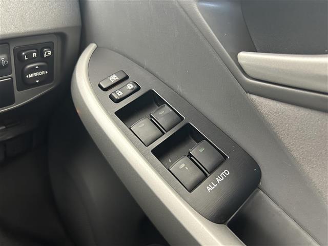 プリウス S 禁煙車 純正オーディオ CD AUX ビルトインETC ステアリングスイッチ 社外フロアマット 純正ドアバイザー 純正15インチAW オートライト ヘッドライトレベライザー プッシュスタート スペア(13枚目)