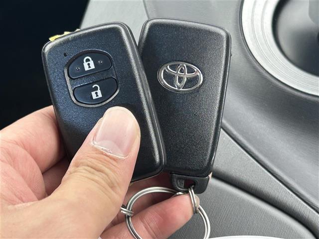 プリウス S 禁煙車 純正オーディオ CD AUX ビルトインETC ステアリングスイッチ 社外フロアマット 純正ドアバイザー 純正15インチAW オートライト ヘッドライトレベライザー プッシュスタート スペア(14枚目)