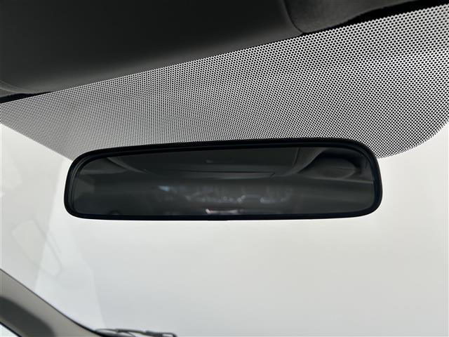 プリウス S 禁煙車 純正オーディオ CD AUX ビルトインETC ステアリングスイッチ 社外フロアマット 純正ドアバイザー 純正15インチAW オートライト ヘッドライトレベライザー プッシュスタート スペア(16枚目)