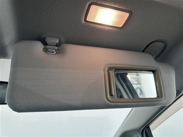 プリウス S 禁煙車 純正オーディオ CD AUX ビルトインETC ステアリングスイッチ 社外フロアマット 純正ドアバイザー 純正15インチAW オートライト ヘッドライトレベライザー プッシュスタート スペア(17枚目)