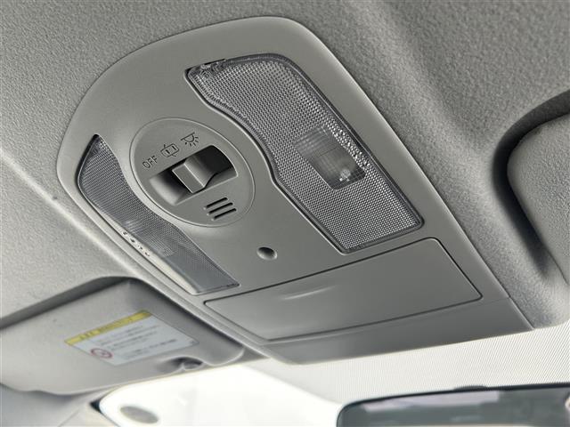 プリウス S 禁煙車 純正オーディオ CD AUX ビルトインETC ステアリングスイッチ 社外フロアマット 純正ドアバイザー 純正15インチAW オートライト ヘッドライトレベライザー プッシュスタート スペア(18枚目)