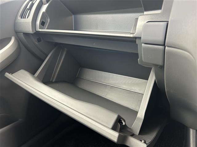 プリウス S 禁煙車 純正オーディオ CD AUX ビルトインETC ステアリングスイッチ 社外フロアマット 純正ドアバイザー 純正15インチAW オートライト ヘッドライトレベライザー プッシュスタート スペア(20枚目)