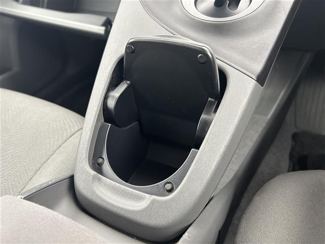 プリウス S 禁煙車 純正オーディオ CD AUX ビルトインETC ステアリングスイッチ 社外フロアマット 純正ドアバイザー 純正15インチAW オートライト ヘッドライトレベライザー プッシュスタート スペア(21枚目)