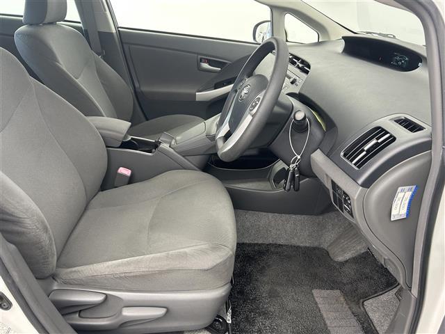 プリウス S 禁煙車 純正オーディオ CD AUX ビルトインETC ステアリングスイッチ 社外フロアマット 純正ドアバイザー 純正15インチAW オートライト ヘッドライトレベライザー プッシュスタート スペア(22枚目)
