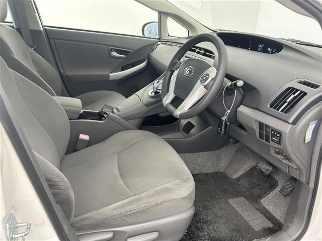 プリウス S 禁煙車 純正オーディオ CD AUX ビルトインETC ステアリングスイッチ 社外フロアマット 純正ドアバイザー 純正15インチAW オートライト ヘッドライトレベライザー プッシュスタート スペア(23枚目)