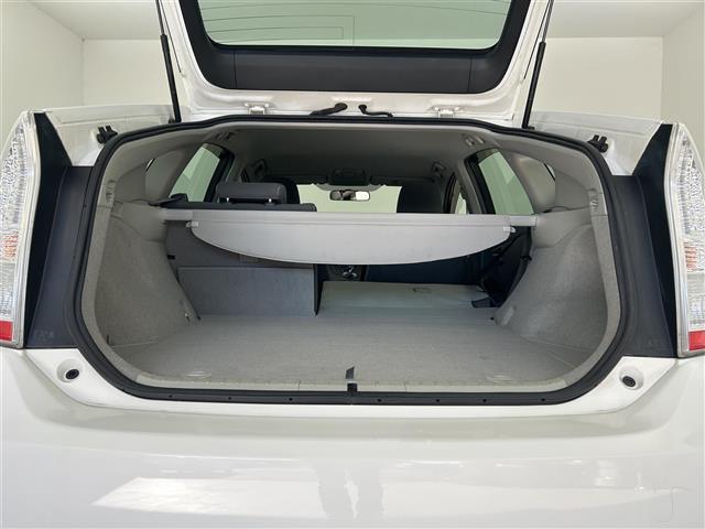 プリウス S 禁煙車 純正オーディオ CD AUX ビルトインETC ステアリングスイッチ 社外フロアマット 純正ドアバイザー 純正15インチAW オートライト ヘッドライトレベライザー プッシュスタート スペア(31枚目)